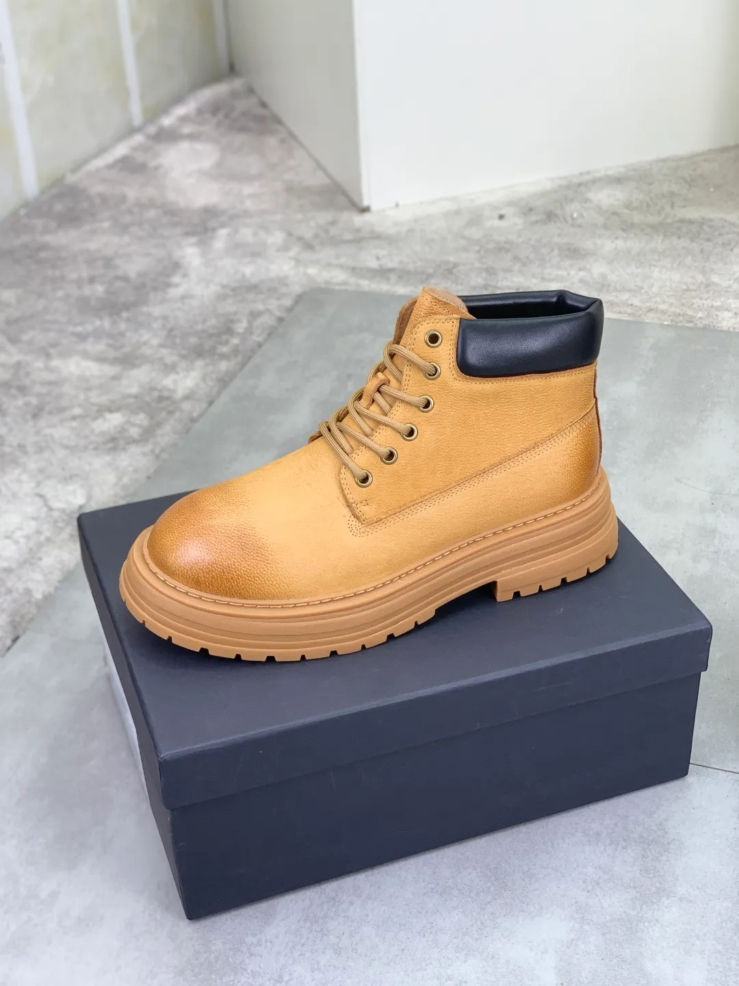 Men's men's shoes 💰P660 New arrival 🆕🆕🆕 IUGGI Men's British retro Martin boots Winter new men's outdoor hiking boots First layer of cowhide on the outside and wool on the inside Comfortable and warm Rubber sole sole Non-slip and firm Trendy and fashionable Casual and versatile Size: 38-44 (45 customized) Color: three colors